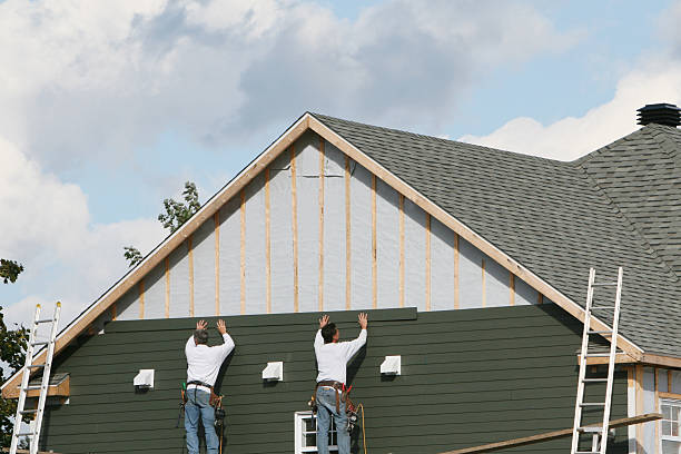 Professional Vinyl Siding technician working in Bremen, IN